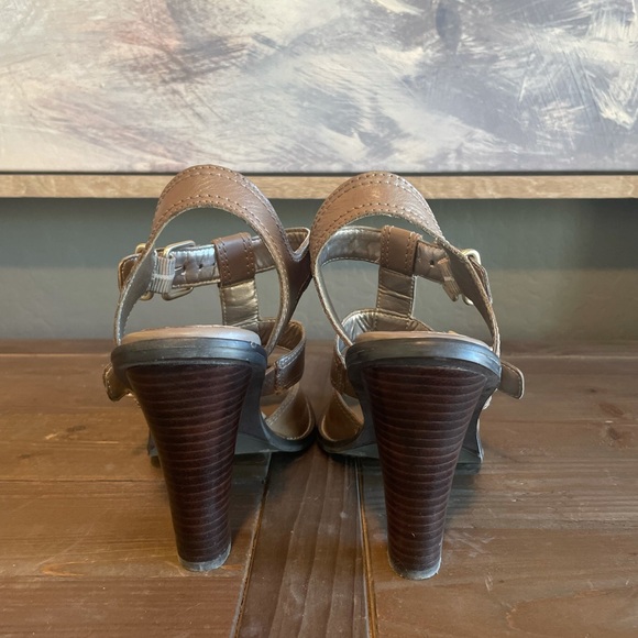 Banana Republic Heels - Picture 4 of 9